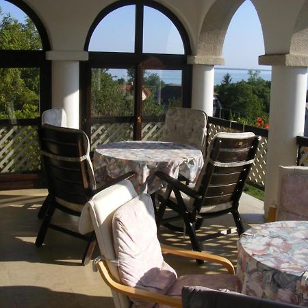 Pigál Panzió Bed and Breakfast Badacsonyörs Exterior foto