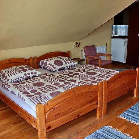 Pigál Panzió Bed and Breakfast Badacsonyörs Exterior foto