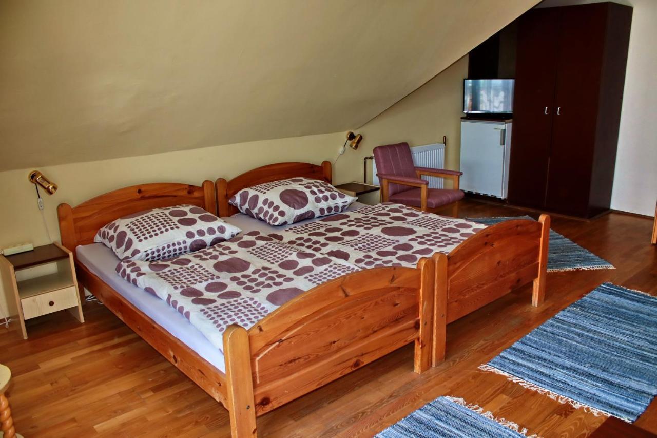 Pigál Panzió Bed and Breakfast Badacsonyörs Exterior foto