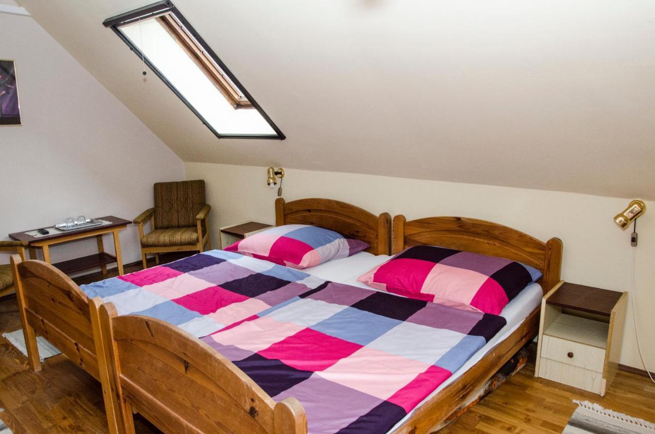 Pigál Panzió Bed and Breakfast Badacsonyörs Exterior foto