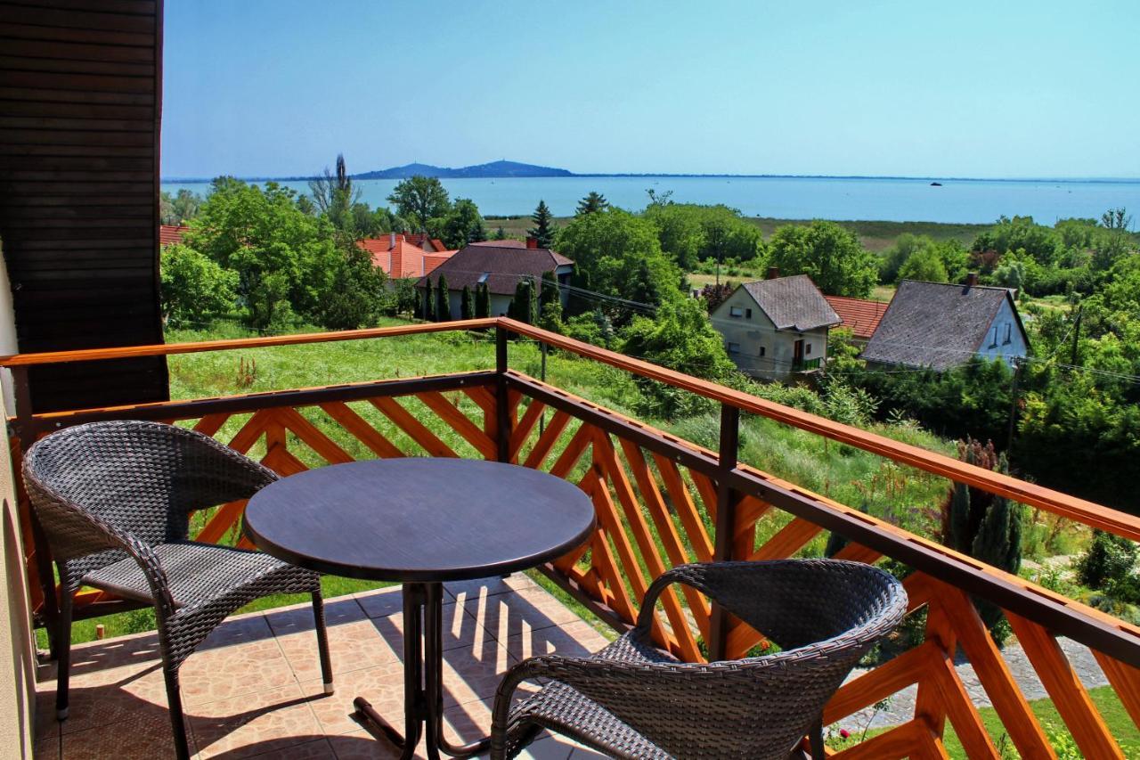 Pigál Panzió Bed and Breakfast Badacsonyörs Exterior foto