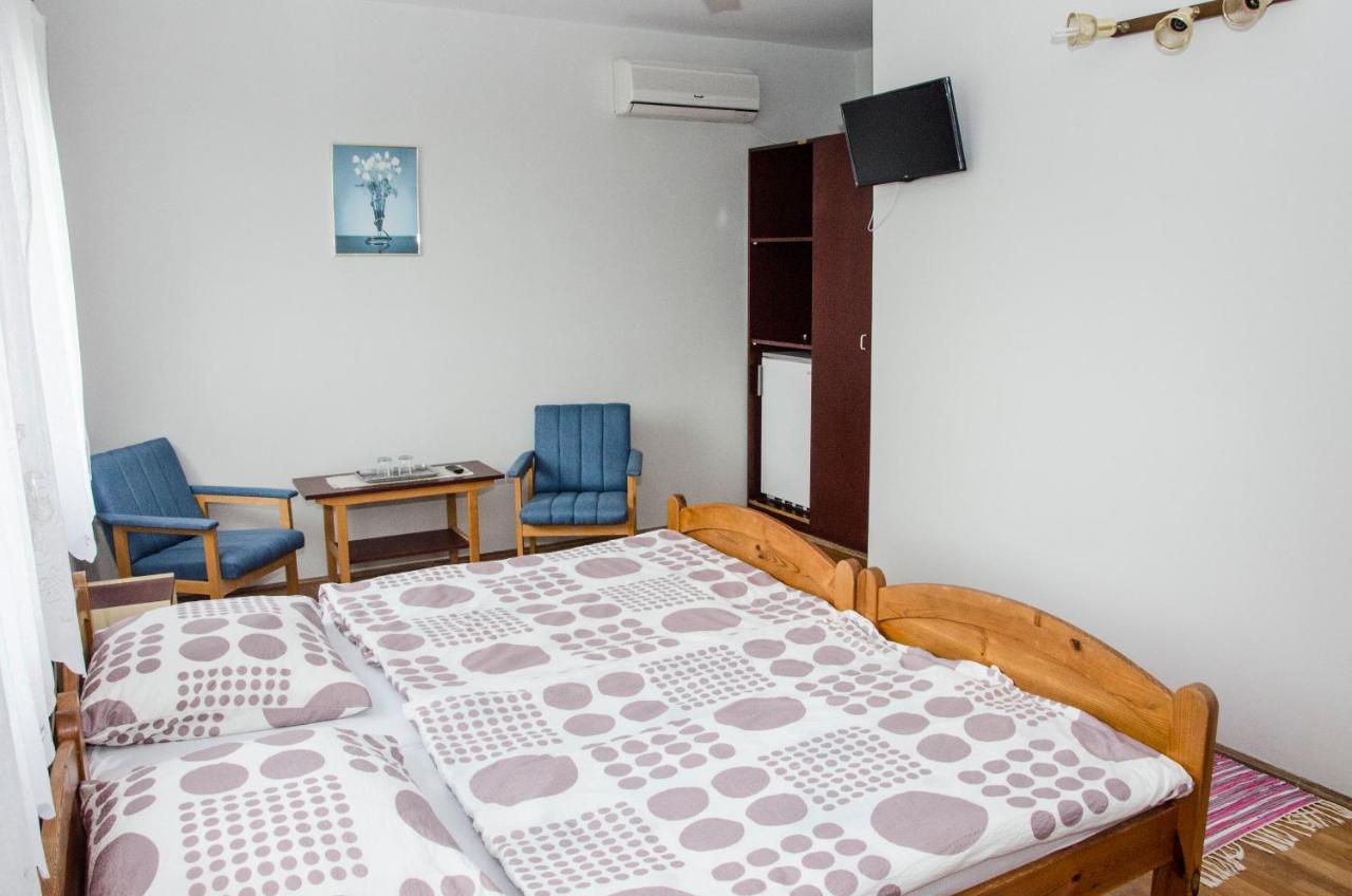 Pigál Panzió Bed and Breakfast Badacsonyörs Exterior foto