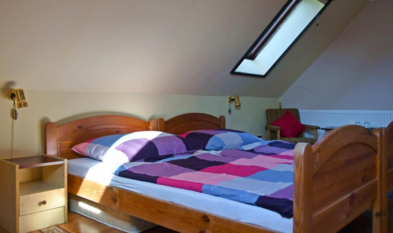 Pigál Panzió Bed and Breakfast Badacsonyörs Exterior foto