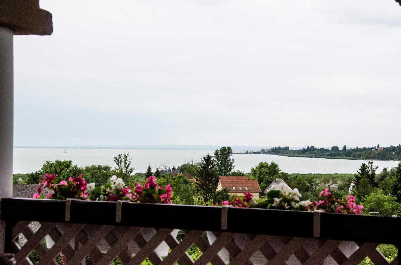 Pigál Panzió Bed and Breakfast Badacsonyörs Exterior foto