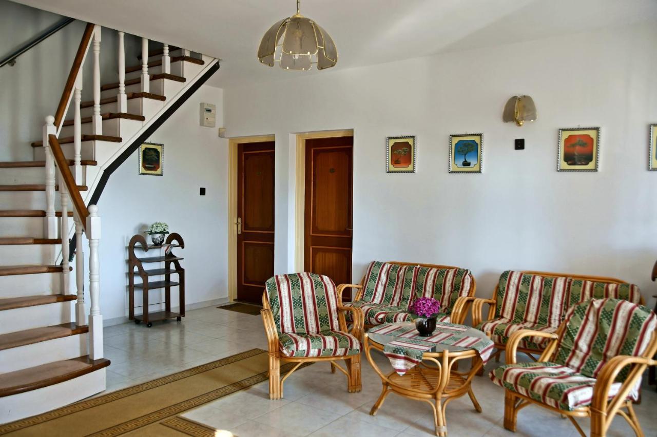 Pigál Panzió Bed and Breakfast Badacsonyörs Exterior foto